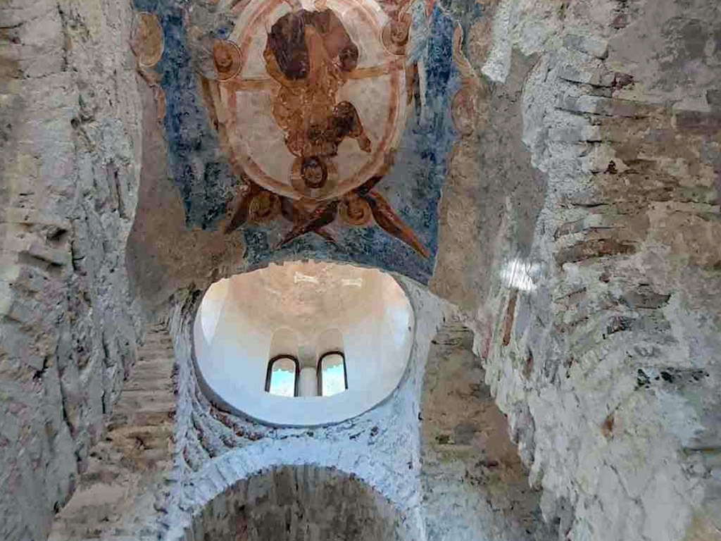 cattolica di stilo affreschi soffitto