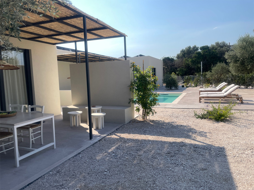 xenia giardino mediterraneo con piscina